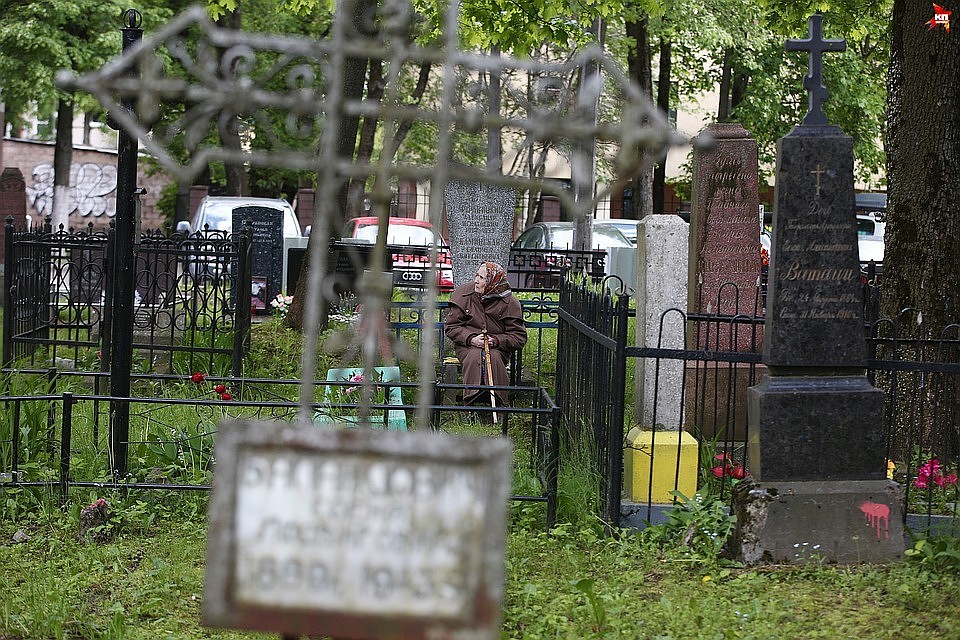 Фото с кладбища можно ли забрать домой